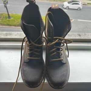 Virtually NEW Dr Martens